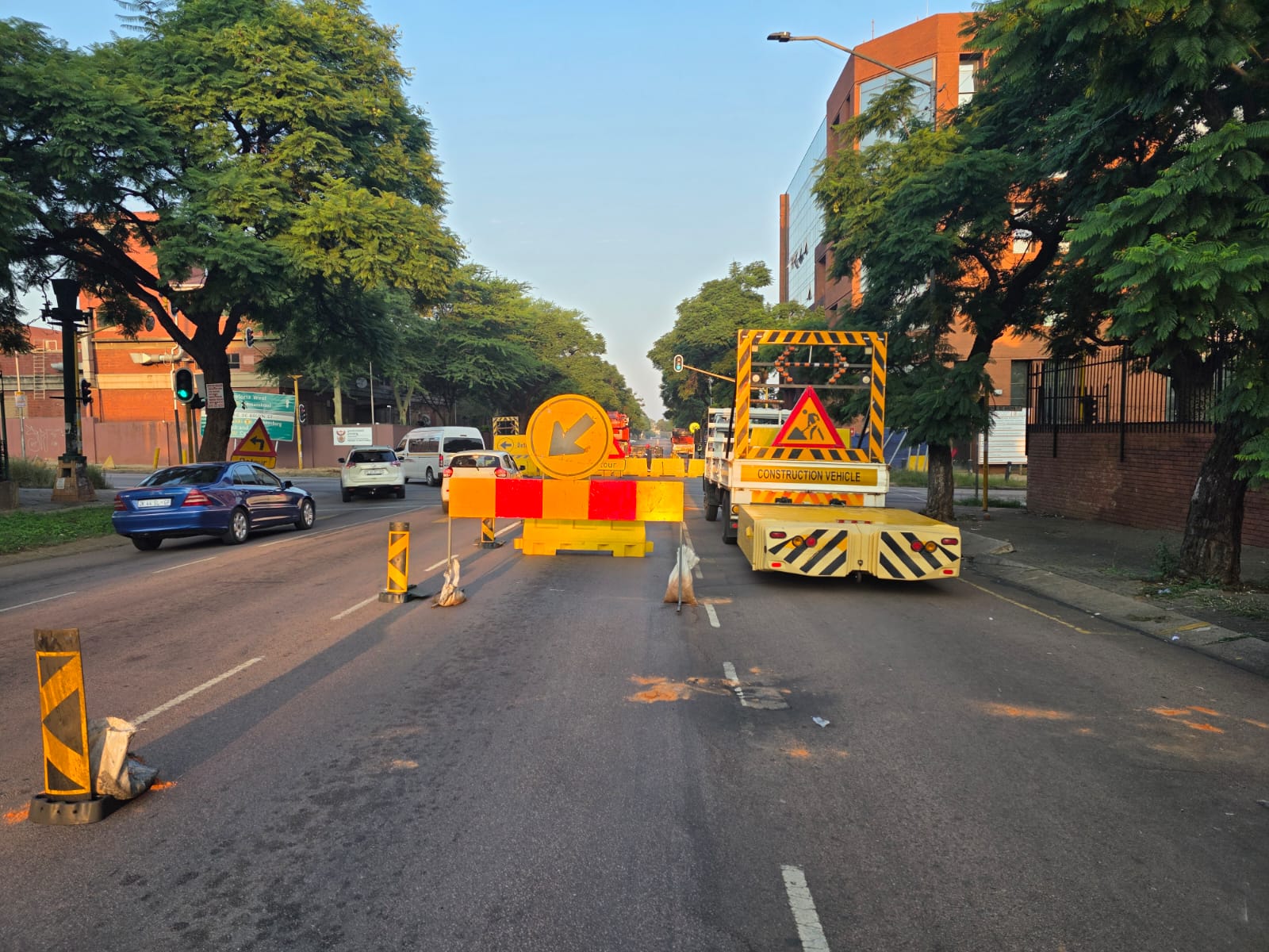 Lane closure and detour set-up in an urban environment